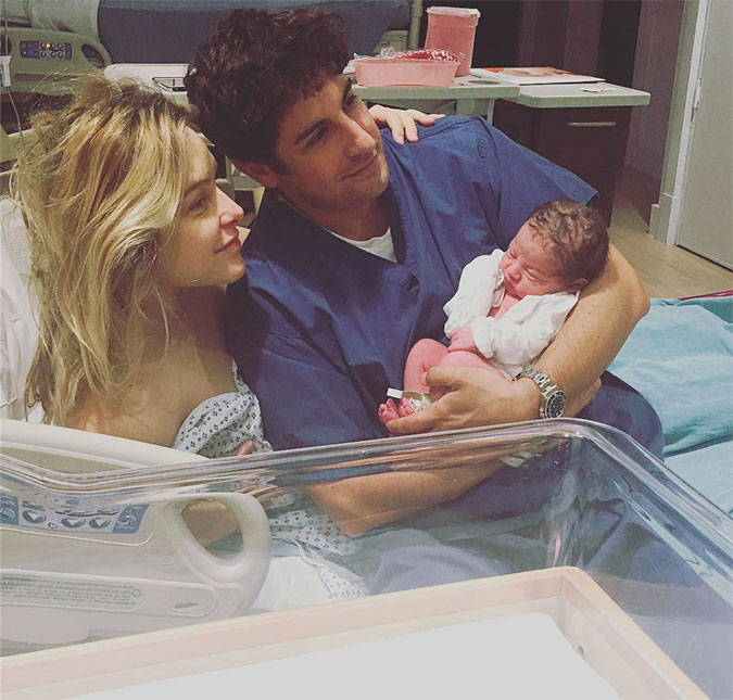 Nasce segundo filho de Jason Biggs e Jenny Mollen, Lazlo!