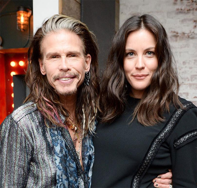 Liv Tyler atualiza estado de saúde do pai, Steven Tyler: <i>- Ele está se recuperando</i>