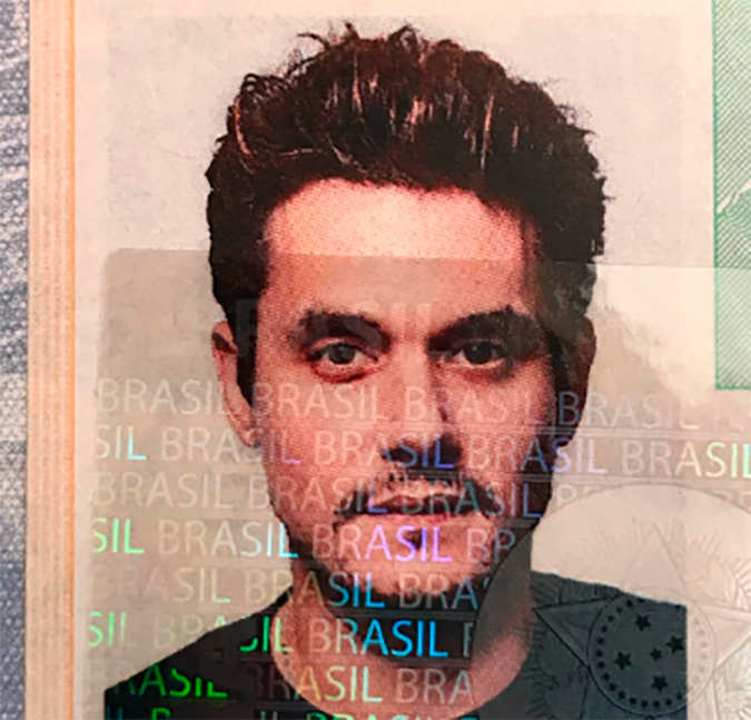 John Mayer leva <i>internet</i> à loucura ao compartilhar foto de visto brasileiro