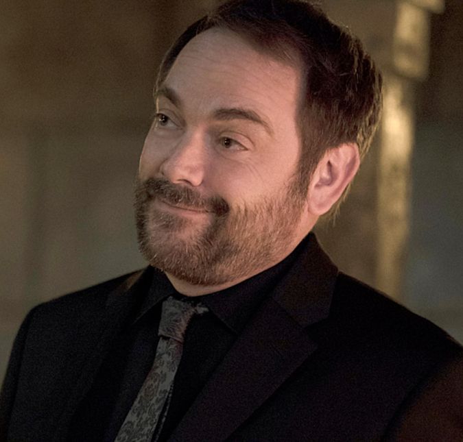 O personagem do ator Mark Sheppard, o Crowley, também tem uma história escondida. Você sabia que o nome do demônio é uma referência ao famoso ocultista Aleister Crowley? A figura histórica também foi homenageada por outro demônio de Supernatural, o Alastair!