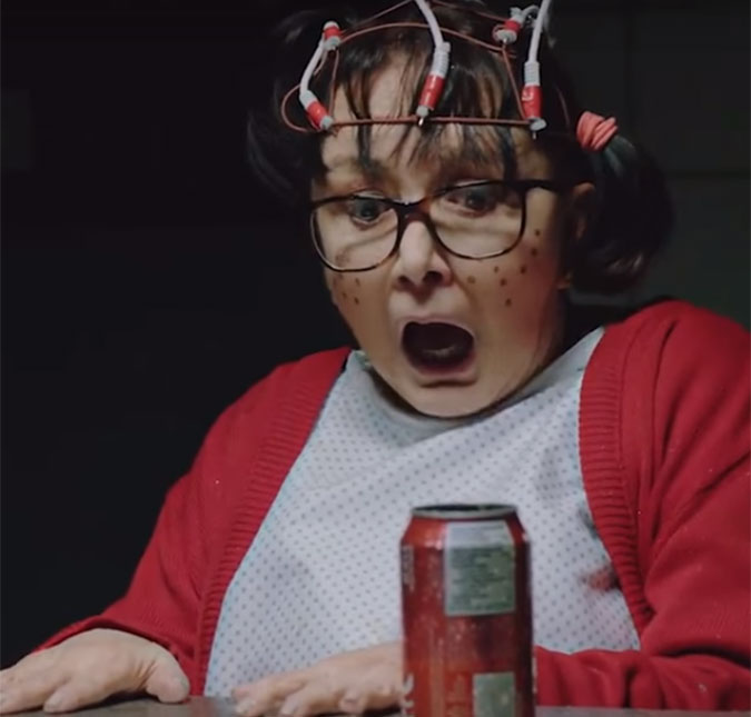 Chiquinha de <i>Chaves</i> vira objeto de experimento em vídeo de <i>Stranger Things</i>, assista!