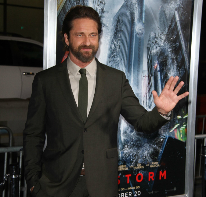 Após acidente, Gerard Butler comparece à <i>première</i> de filme, confira!