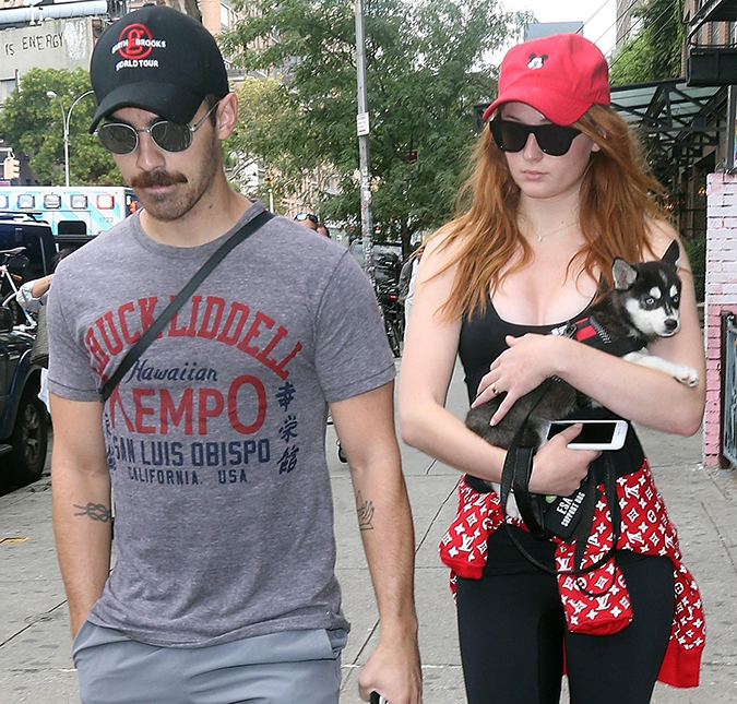 Sophie Turner ficou totalmente surpresa com pedido de casamento de Joe Jonas