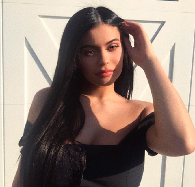 Kylie Jenner exibe suposta barriguinha de gravidez em vídeo, confira!