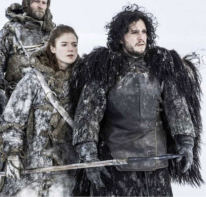 Noivos, Rose Leslie faz Kit Harrington usar fantasia de Jon Snow em festa