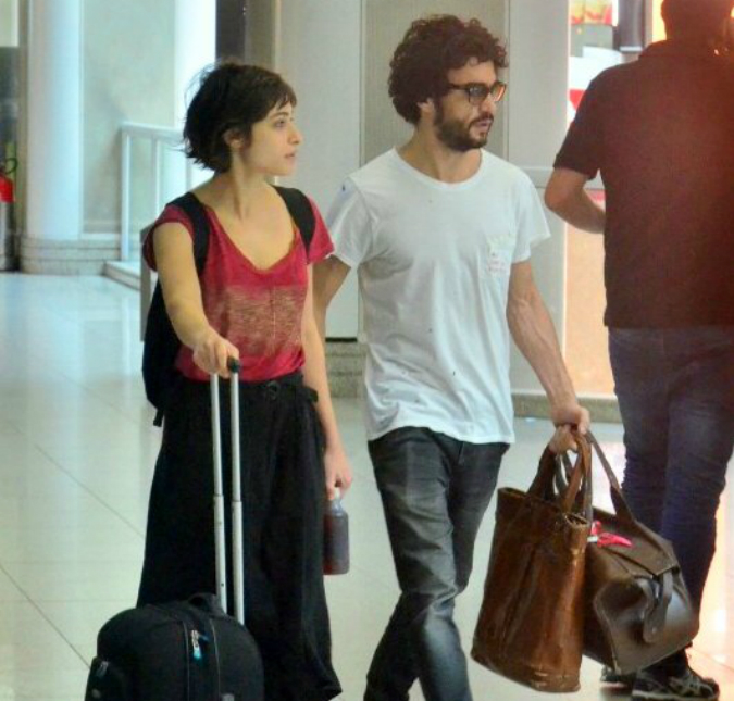 Em meio a rumores, Caio Blat e Luisa Arraes são vistos juntos em aeroporto, saiba mais!
