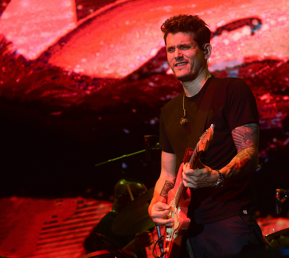 Com direito a sarrada no ar de John Mayer, Larissa Manoela e João Guilherme curtem <i>show</i> em São Paulo