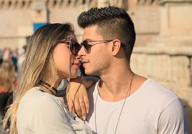 Arthur Aguiar faz textão para se declarar para Mayra Cardi: <i>Obrigado por me escolher</i>