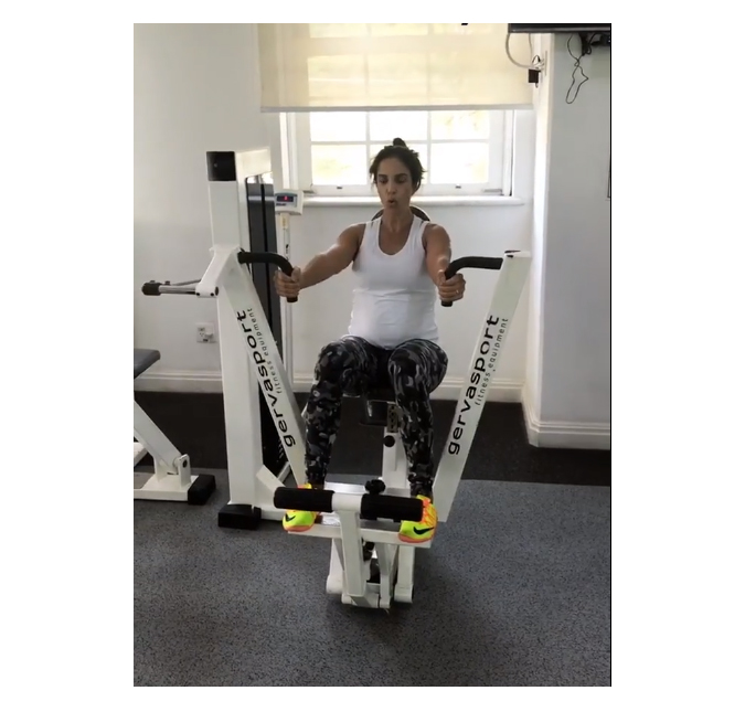 Ivete Sangalo vai às redes e defende rotina de exercícios para gestantes: - <i>Atividade física é saúde</i>