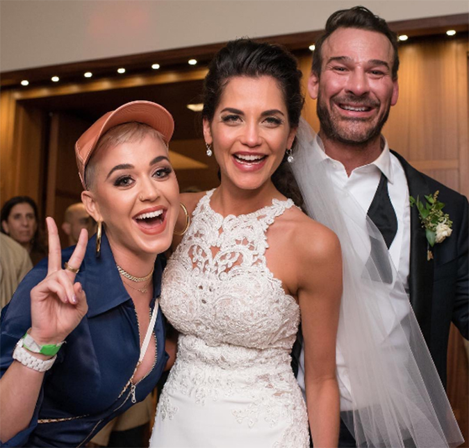 Katy Perry invade festa de casamento com equipe e garante a alegria dos presentes, confira!