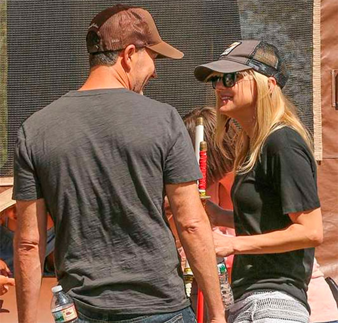 Anna Faris é flagrada em encontro romântico com suposto novo namorado, Michael Barrett
