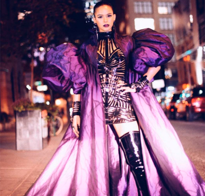 Bruna Marquezine faz sucesso entre os gringos e ganha <i>like</i> de Nick Jonas e Shawn Mendes em foto <i>sexy</i> de <i>Halloween</i>