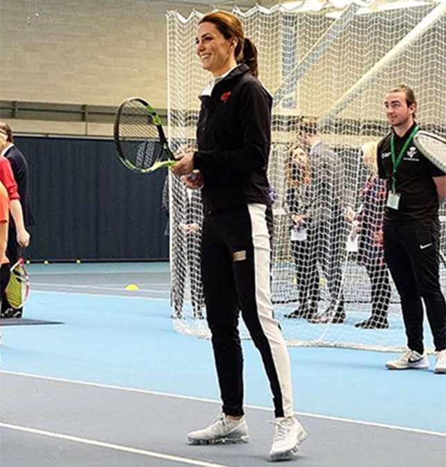 Kate Middleton mostra barriguinha discreta do terceiro filho durante partida de tênis, veja!