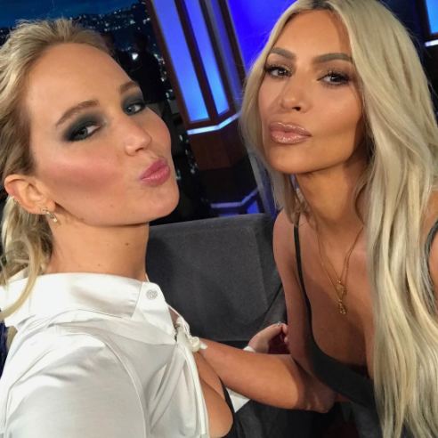 Jennifer Lawrence entrevista Kim Kardashian e descobre torcida da <i>socialite</i> pelo casal Selena Gomez e Justin Bieber