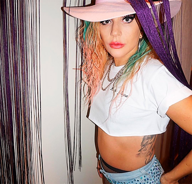 Lady Gaga volta aos palcos após hiato para cuidar da saúde