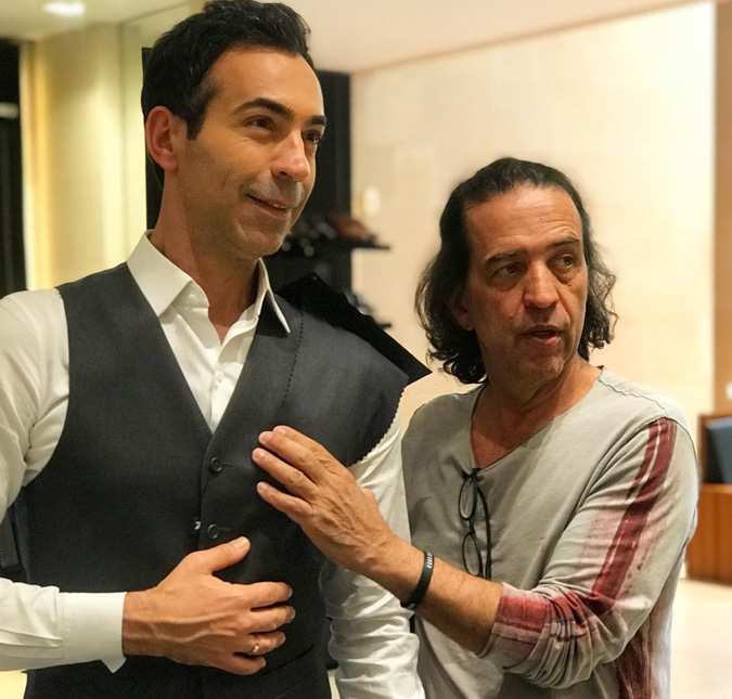 César Tralli faz a prova do terno do casamento com Ticiane Pinheiro