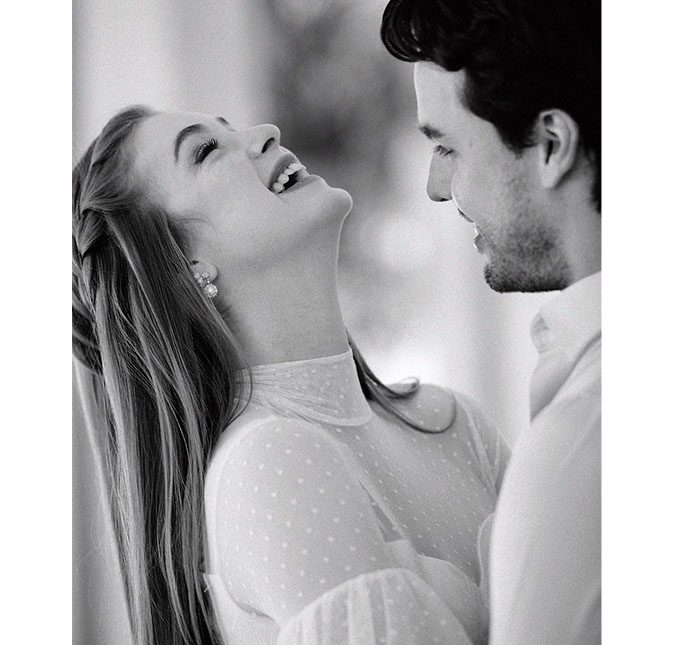 Marina Ruy Barbosa divulga foto inédita de seu casamento com Xandinho Negrão: <i>Volta para mim</i>