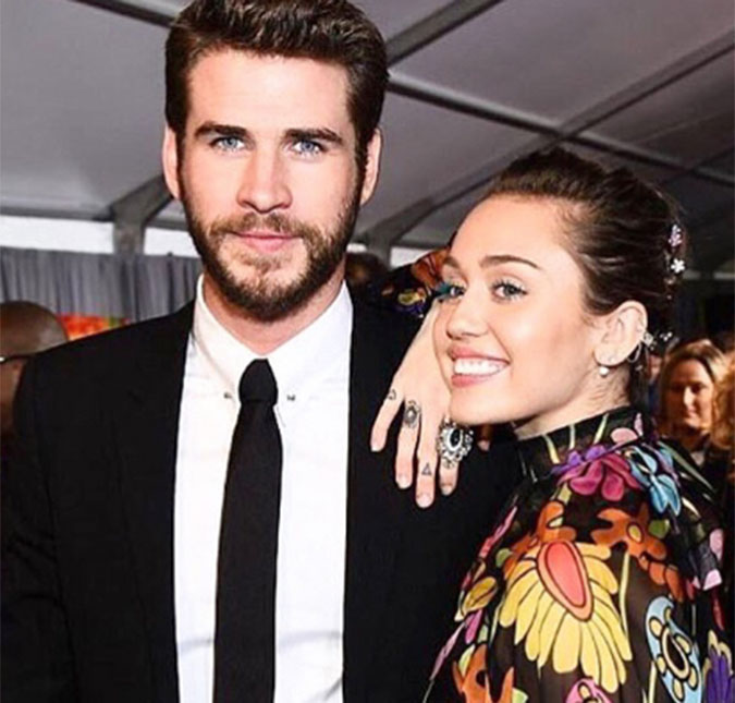 Miley Cyrus e Liam Hemsworth se casaram seis meses atrás em cerimônia discreta, diz <i>site</i>