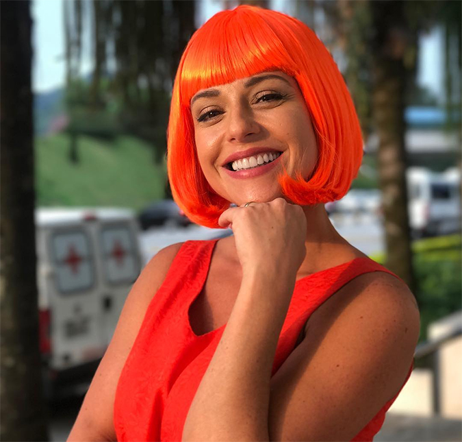 Priscila Sol revela que foi decisão sua raspar o cabelo para viver Tia Perucas, em <i>Carinha de Anjo</i>!