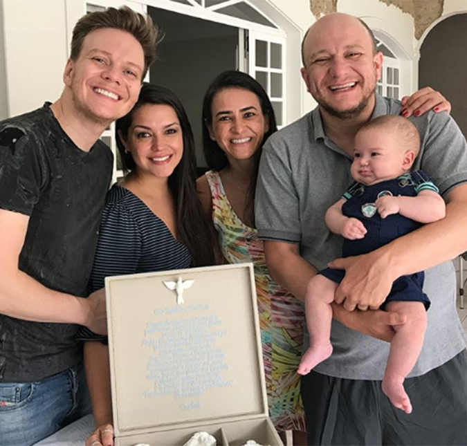 Thais Fersoza e Michel Teló apresentam padrinhos de Teodoro