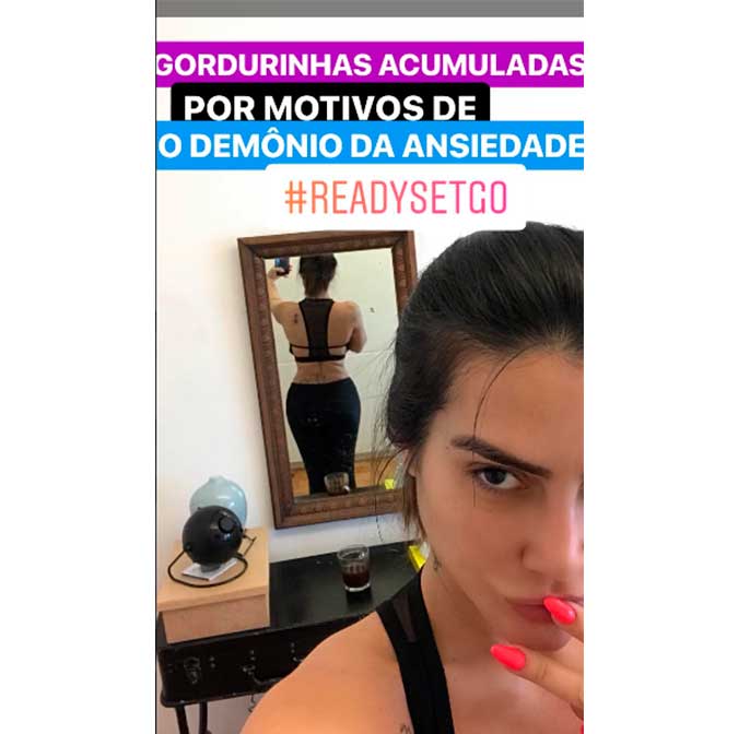 Cleo Pires exibe corpo de costas e entrega: <i>Gordurinhas acumuladas por motivos de ansiedade</i>