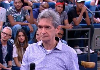 Serginho Groisman dá pito em jovem da plateia após pergunta sobre sexo