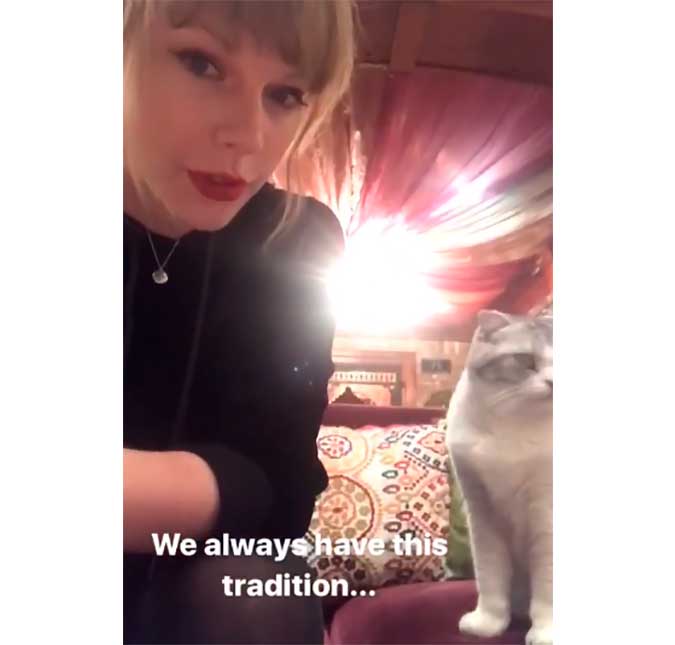 Taylor Swift surpreende fãs ao comprar seu próprio álbum em loja de departamento