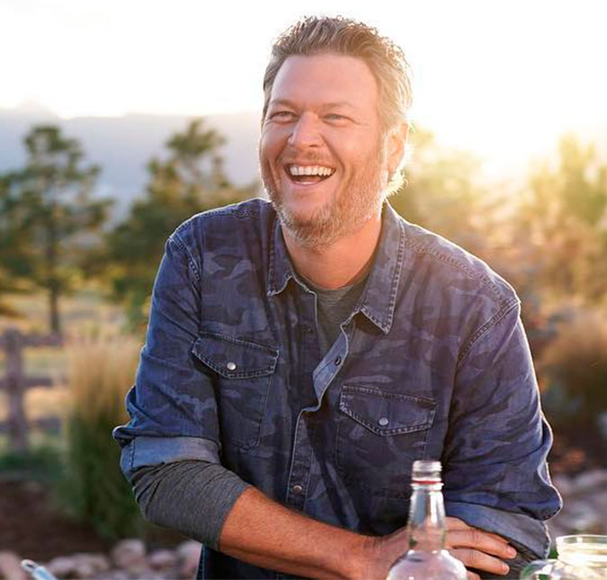 Blake Shelton se descreve nu: <i>- Um sorvete de baunilha meio derretido!</i>