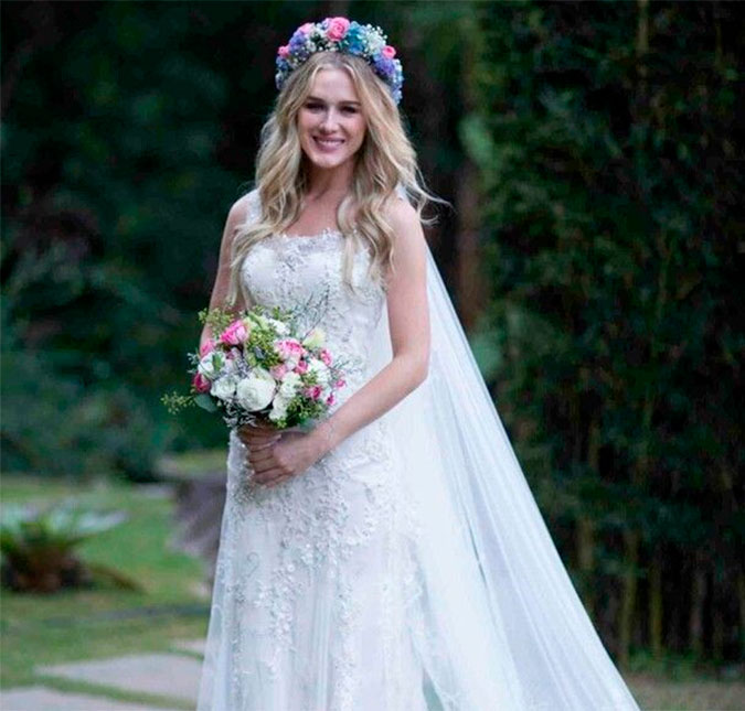 Fiorella Mattheis coloca vestido de noiva à venda por 14 mil reais!