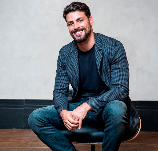 Cauã Reymond comenta cenas de sexo com Matheus Nachtergaele: <i>- Pudor nenhum!</i>