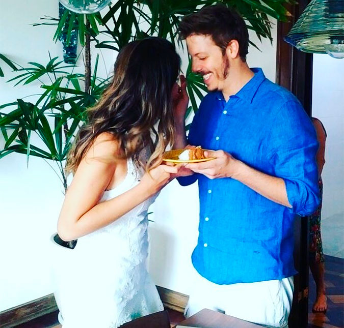 Fábio Porchat se casa no civil com Nataly Mega: <i>Agora eu sou dois!</i>
