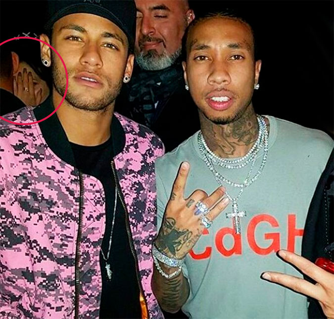 Emilly Araújo curte Paris com Neymar e fãs sugerem que ele teria pago a viagem!