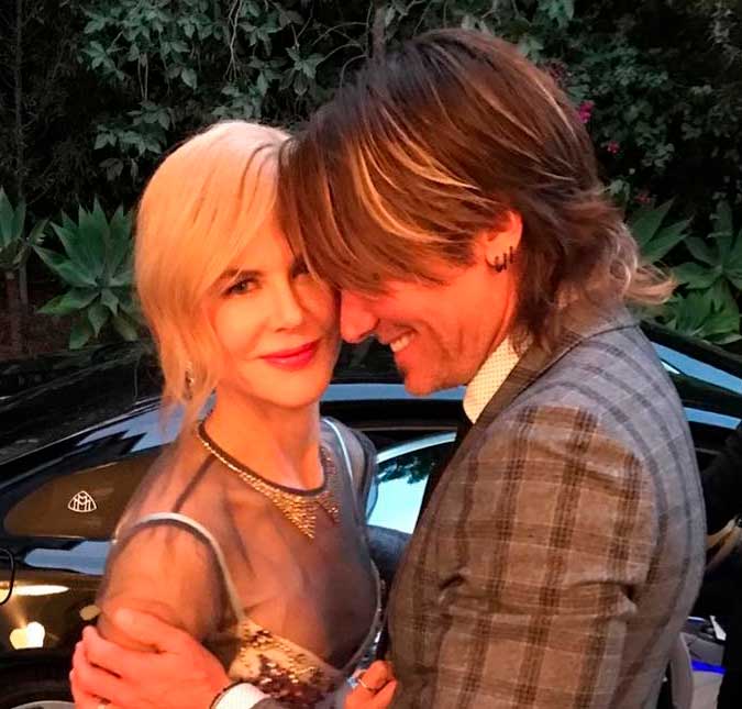 Keith Urban agradece apoio da esposa Nicole Kidman no <i>American Music Awards</i>