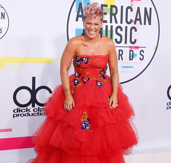 Pink dá um chega para lá nos <I>haters</I> que tentam criar uma rixa entre ela e Christina Aguilera!