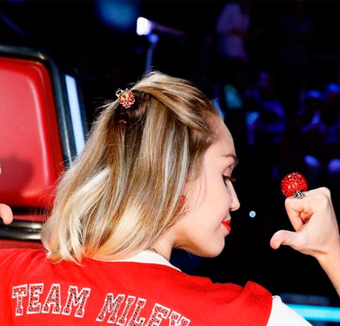 Em janeiro de 2016, Miley começou a se envolver novamente com Liam Hemsworth e eles retomaram a relação. Nessa época, ela já estava com uma nova postura e deixando toda a fase rebelde de lado. Em 2016 ela ainda entrou no programa The Voice como técnica. Isso foi importante para que ela reconquistasse uma visibilidade positiva, já que a mídia muitas vezes a atrelava como revoltada. Em janeiro de 2016, Miley começou a se envolver novamente com Liam Hemsworth e eles retomaram a relação. Nessa época, ela já estava com uma nova postura e deixando toda a fase rebelde de lado. Em 2016 ela ainda entrou no programa The Voice como técnica. Isso foi importante para que ela reconquistasse uma visibilidade positiva, já que a mídia muitas vezes a atrelava como revoltada.