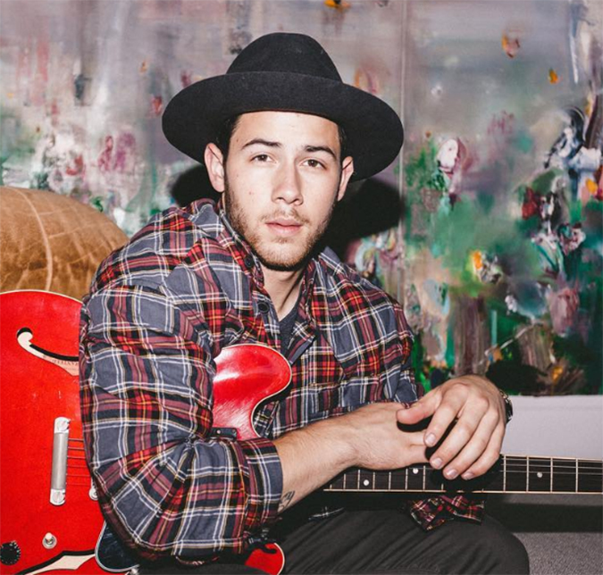 Após noivado de Joe Jonas, Nick Jonas fala sobre ser o único solteiro entre os irmãos