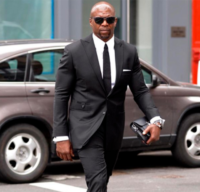 Homem que assediou Terry Crews retorna ao trabalho e ator protesta nas redes sociais
