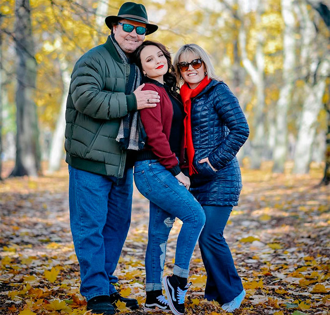 Emancipada, Larissa Manoela não sabe se quer morar sozinha: <i>- Muito difícil deixar pai e mãe!</i>