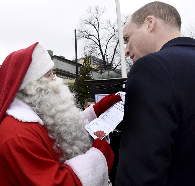 Príncipe William dá carta de príncipe George para o Papai Noel, saiba aqui o que ele pediu de Natal!