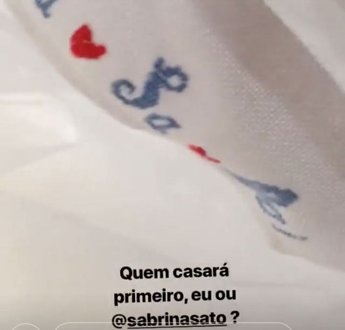 Ticiane Pinheiro escreve nome de Sabrina Sato na barra de seu vestido de noiva, entenda!