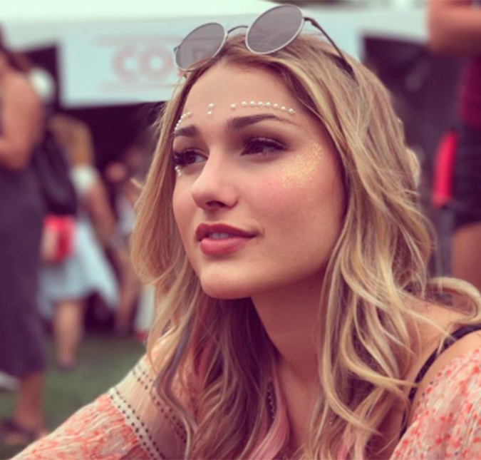 Sasha Meneghel encanta ao postar clique com <I>glitter</I> e pérolas no rosto