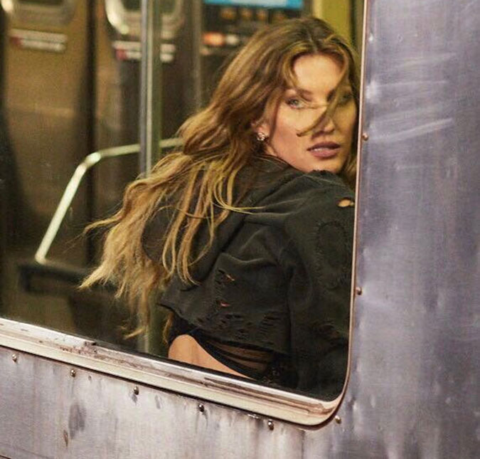 Gisele Bündchen é fotografada em metrô para nova coleção de roupas!