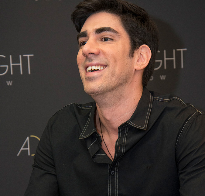 Marcelo Adnet poderá ir para a Rússia cobrir a <I>Copa do Mundo</I> pela <I>Rede Globo</I>