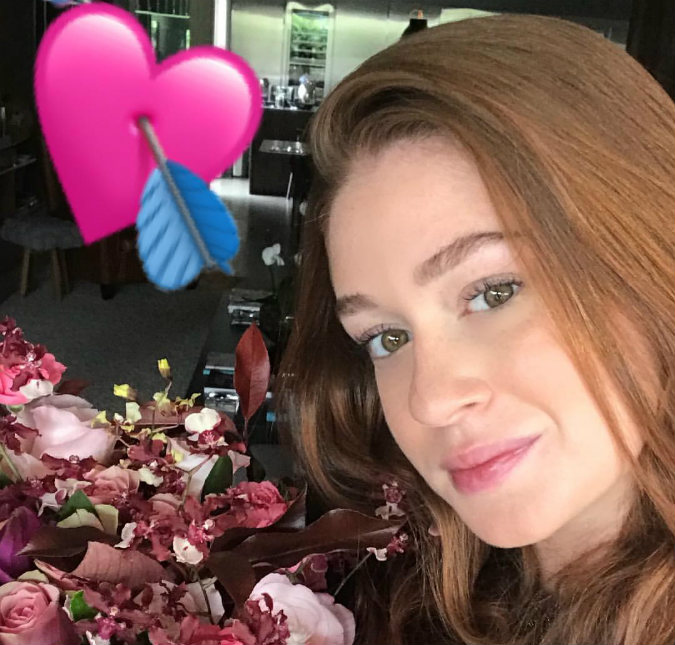 Marina Ruy Barbosa ganha buquê de Xandinho em comemoração aos dois meses de casados!