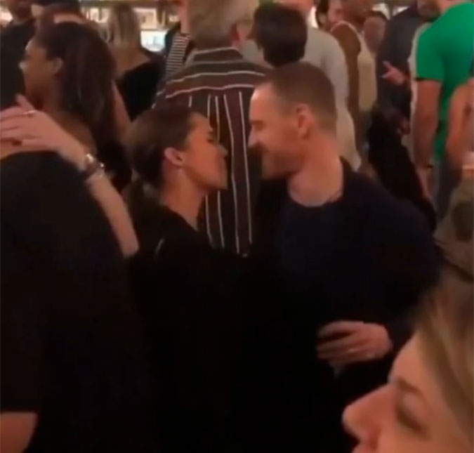 Alicia Vikander e Michael Fassbender caem no samba em bar de São Paulo!