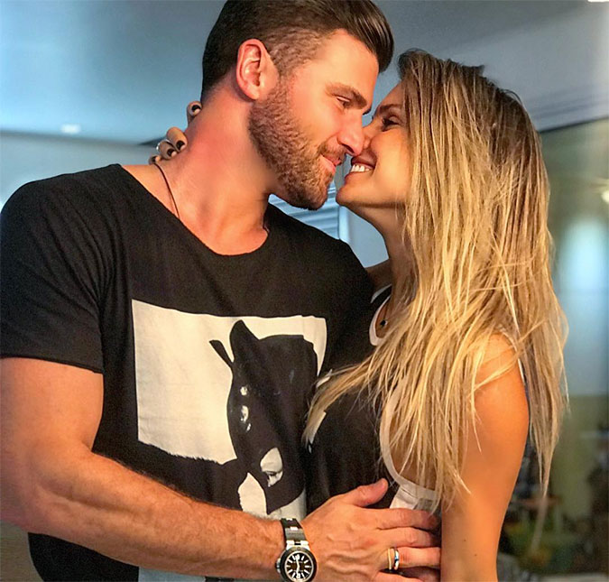 Marcelo Ié Ié se declara à Flávia Viana: <i>Muito feliz em tê-la do meu lado</i>