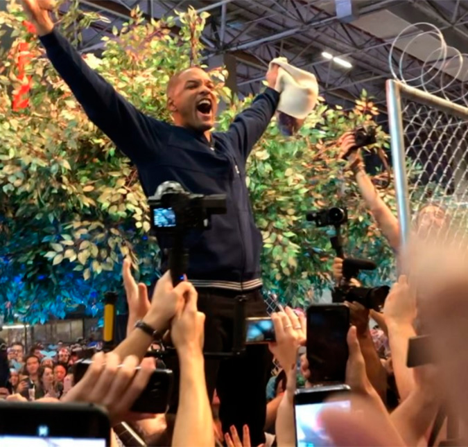 Will Smith engana todo mundo na <I>Comic Con</I> e usa máscara de monstro no evento