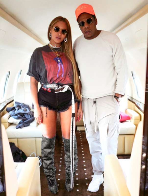 Beyonce Monta Look Com Short Jeans Curtissimo E Bota De Mais De 30 Mil Reais Estrelando