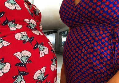 Débora Nascimento posa ao lado de amiga que também está grávida!
