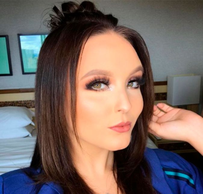 Larissa é uma garota bem romântica, tanto que namorou Thomaz Costa, seu colega de elenco em Carrossel, do SBT, e Matheus Chequer, com quem usou até aliança de compromisso. Seus relacionamentos mais famosos, no entanto, foram com os astros João Guilherme e Leo Cidade.